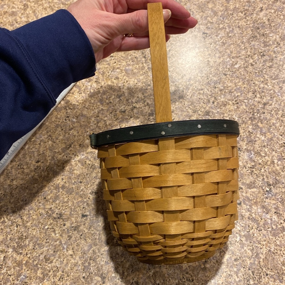 Longaberger Collectors Club Handmade Maple Basket 2004 Stationary Handle - Picture 7 of 17